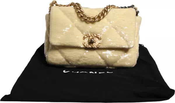 حقيبة متوسطة الحجم مطرزة بالترتر باللون الأصفر من سلسلة مبطنة