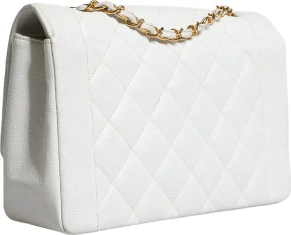 حقيبة كتف ديانا كلاسيكية متوسطة الحجم باللون الأبيض ومحفظة مطلية بالذهب