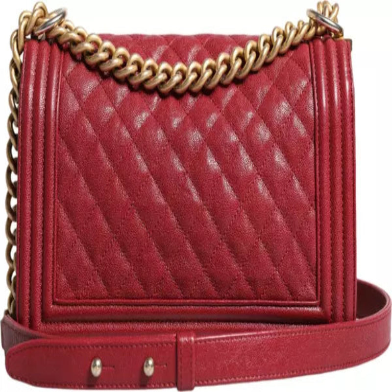 حقيبة كتف متوسطة الحجم من جلد الحمل الأحمر بسلسلة ذهبية مزدوجة
