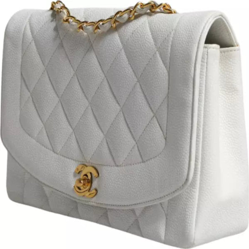 حقيبة كتف ديانا كلاسيكية متوسطة الحجم باللون الأبيض ومحفظة مطلية بالذهب