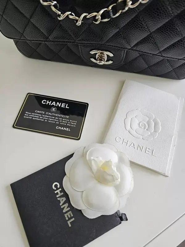 Preloved - BLACK CAVIAR MEDIUM CLASSIC DOUBLE FLAP SHOULDER QUILTED SILVER BAG
