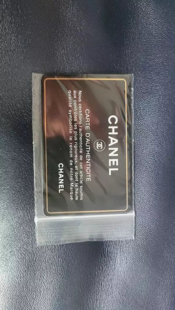 حقيبة يد وكتف كبيرة من الجلد الأزرق المبطن بسلسلة