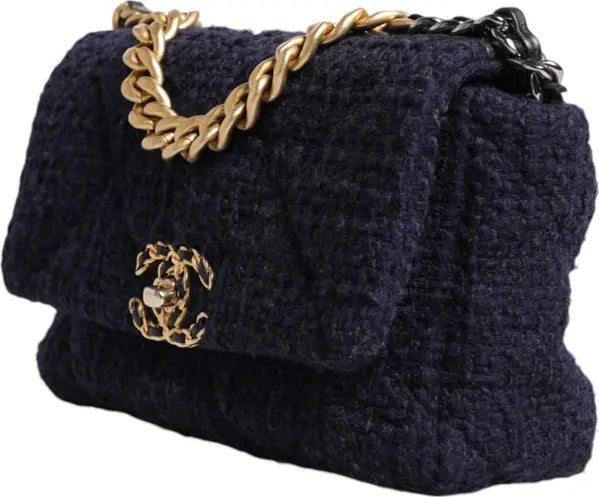 حقيبة كتف متوسطة الحجم من قماش التويد الأزرق الداكن مع سلسلة ذهبية رمادية اللون