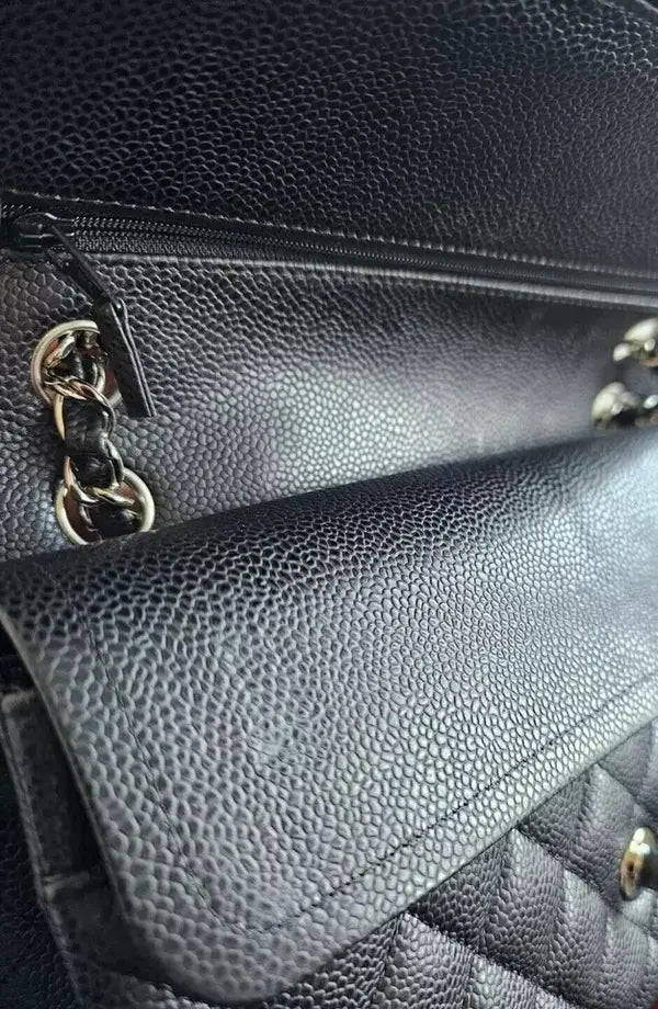 Preloved - BLACK CAVIAR MEDIUM CLASSIC DOUBLE FLAP SHOULDER QUILTED SILVER BAG
